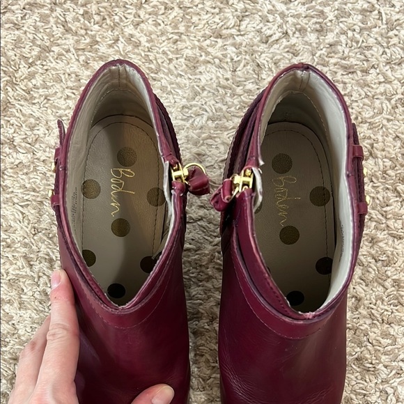 Boden Wine / Burgundy Ankle Boots with Chunky Stacked Heel - Size 38 / 7 - Picture 10 of 16